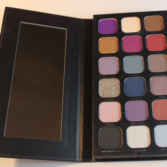 REVOLUTION | Curses and Hexes Eyeshadow Palette | - Picture 3 of 7